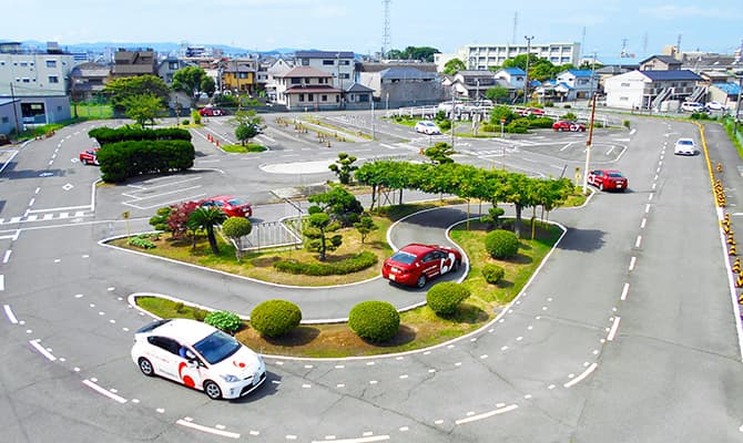 マジオドライバーズスクール和歌山校へ行くなら運転免許トロッカ